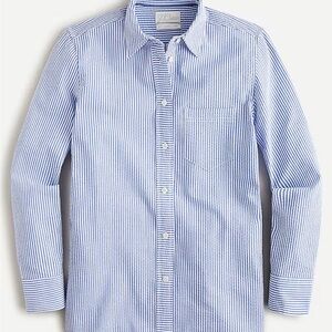 Classic fit shirt in seersucker Blue and White Striped Fabric